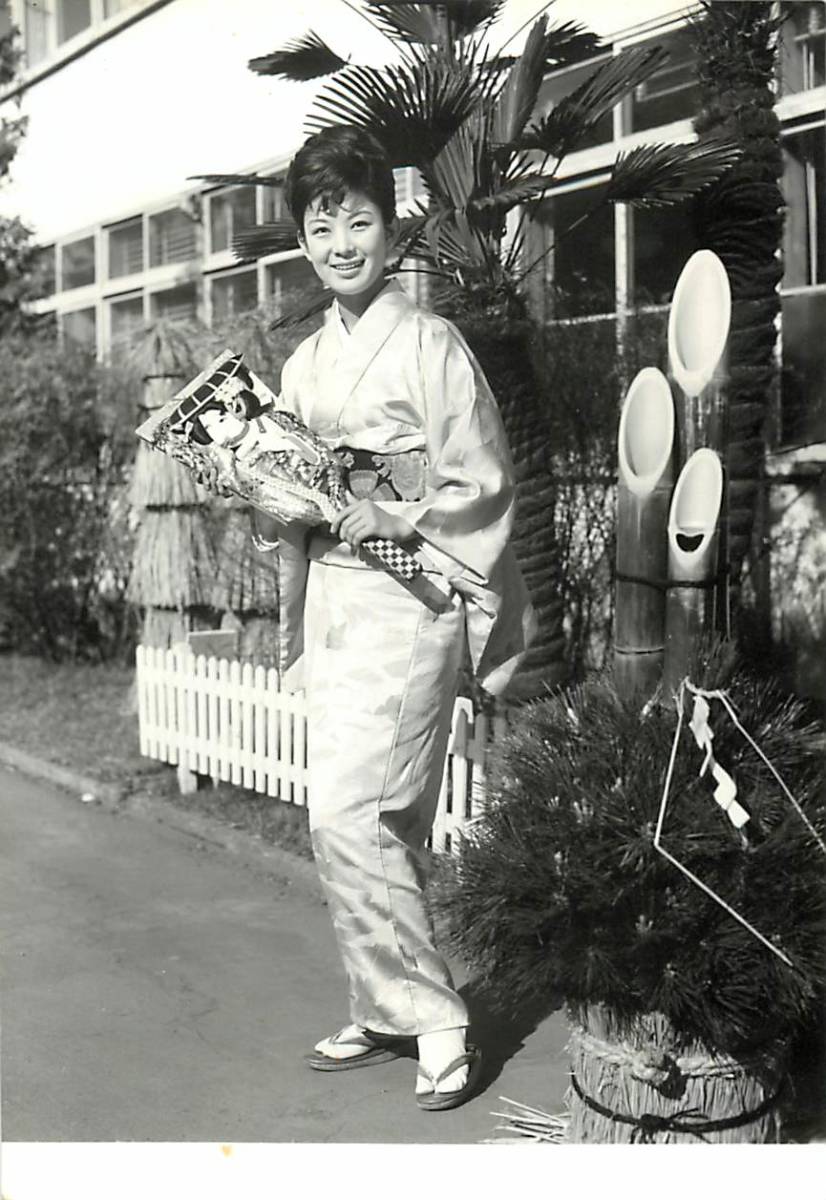 p40698『仲よし音頭 日本一だよ』スチル 本郷功次郎 中村鴈治郎 叶順子 三条江梨子 大瀬康一 浪花千栄子 小牧洋子拍卖