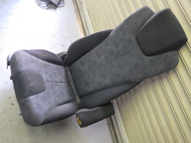 r2106-71-2 ★ 日産 UD トラックス クオン ドライバーシート 運転席 QKG-GK6XAB拍卖