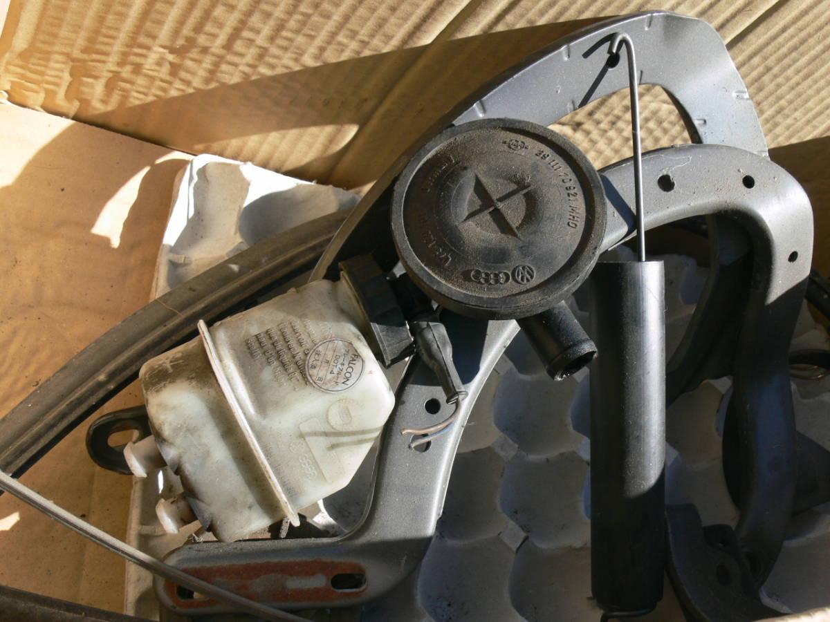 89年 のジェッタの リアトランクの開閉部のヒンジ 1式(バネ付き 1式)拍卖