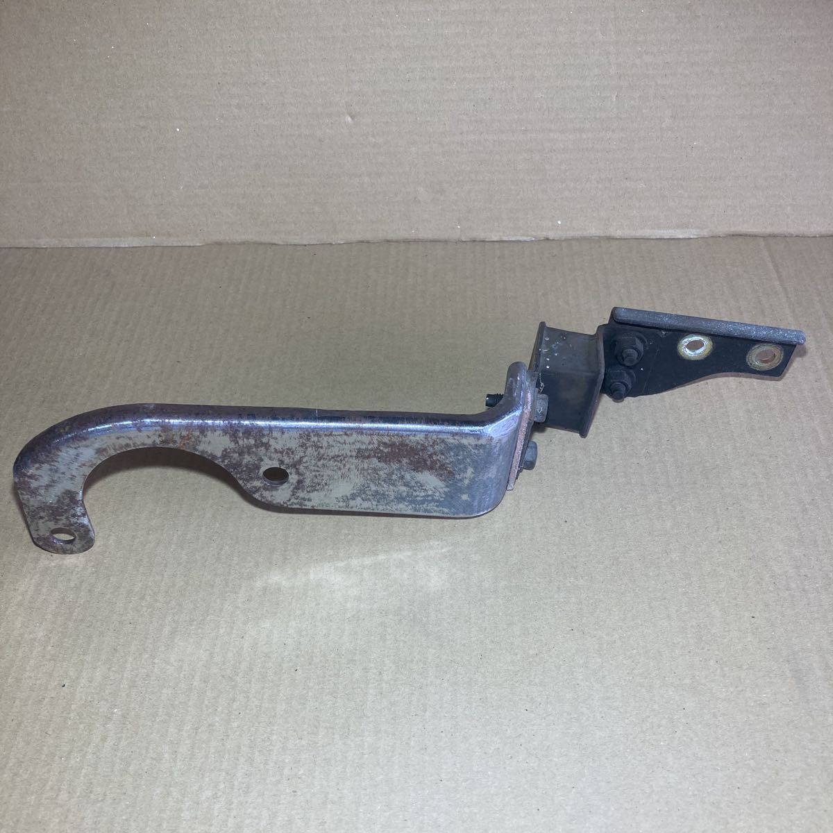 製造廃止 純正マフラー ブッシュ 固定ブラケット ステー R31 HR31 スカイライン拍卖