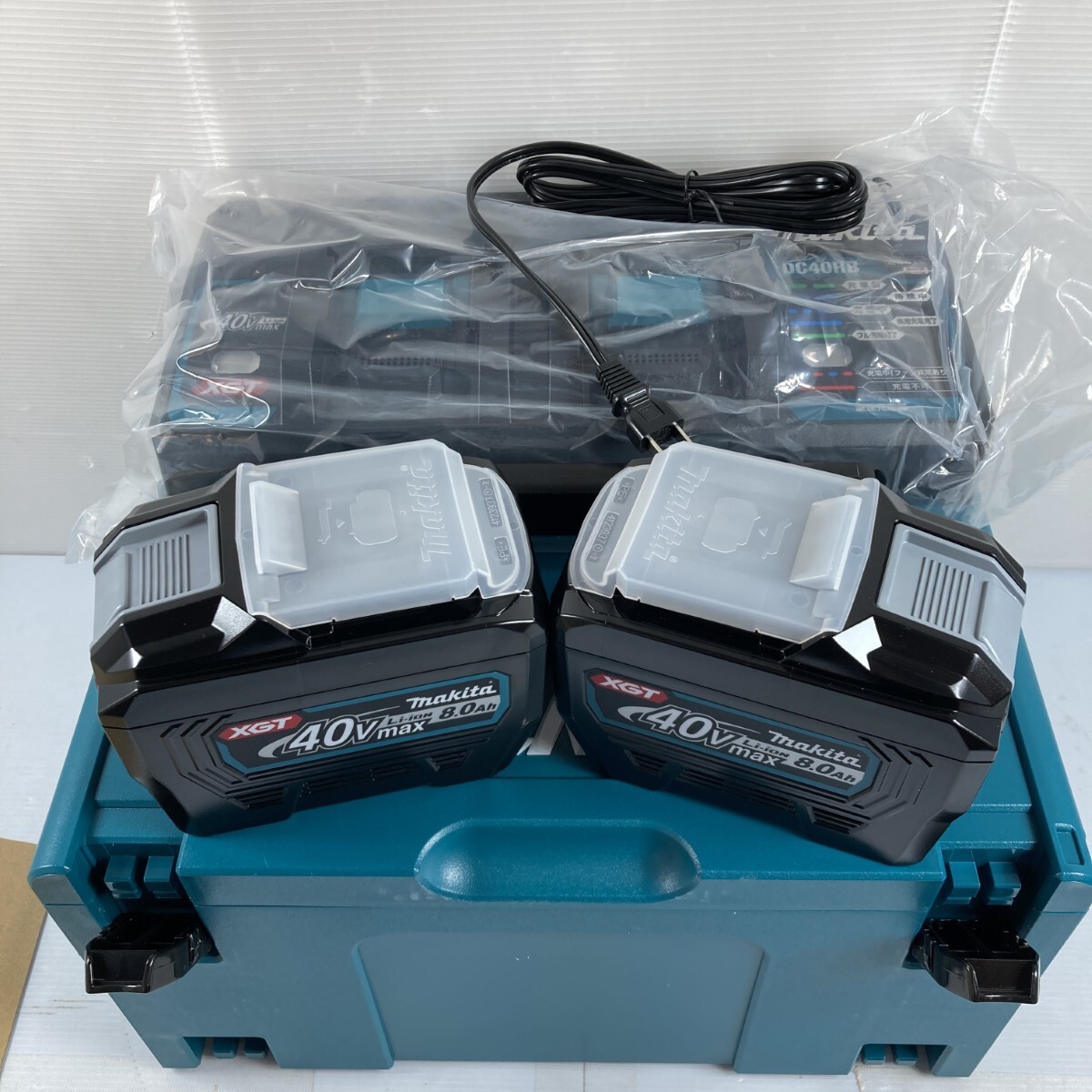 ** MAKITA マキタ 40Vmax/8.0Ah パワーソースキットXGT10 (DC40RB+BL4080Fx2個) PSEマークあり A-74859 未使用に近い拍卖