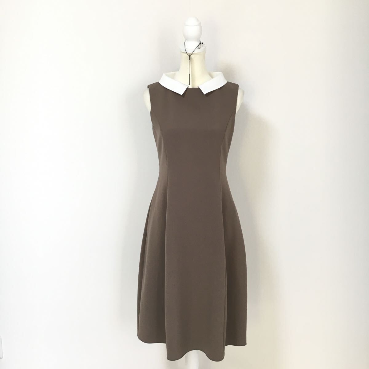 新品未使用 2025年 FOXEY フォクシー 白襟 洗える ワンピース タグ付 送料無料拍卖