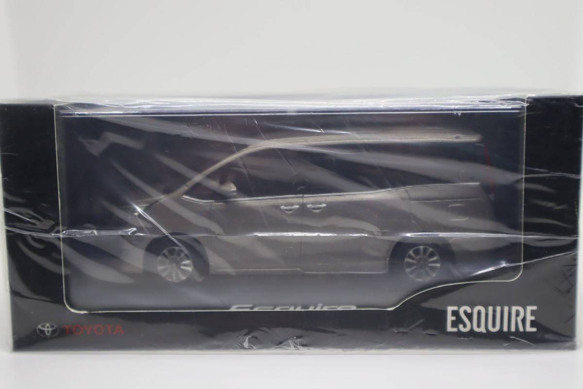 J0892(4) N トヨタ エスクァイア ミニカー 1/30 アバンギャルドブロンズメタリック (7)4V8 カラーサンプル 色見本 非売品 後期 ZWR80 ZRR80拍卖