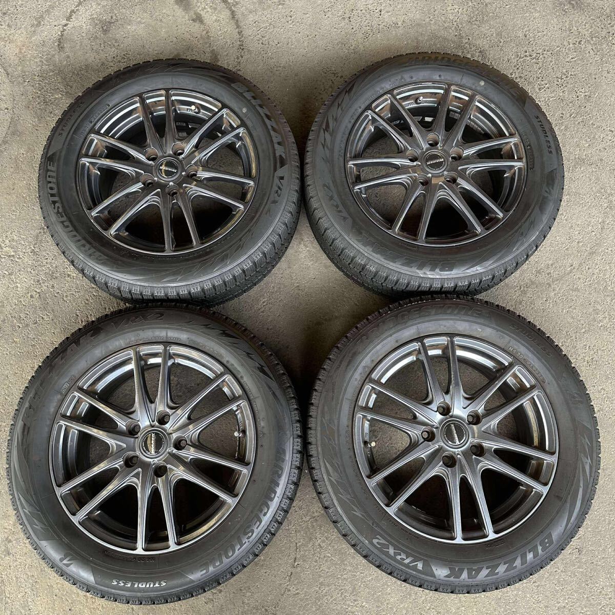 【6937 】バランスを調整済み 205/60R16 4本セット冬タイヤ ブリヂストンブリザックVRX2[2022年】ホイール 16x6.5J PCD114.3 ハブ73mm 穴5拍卖