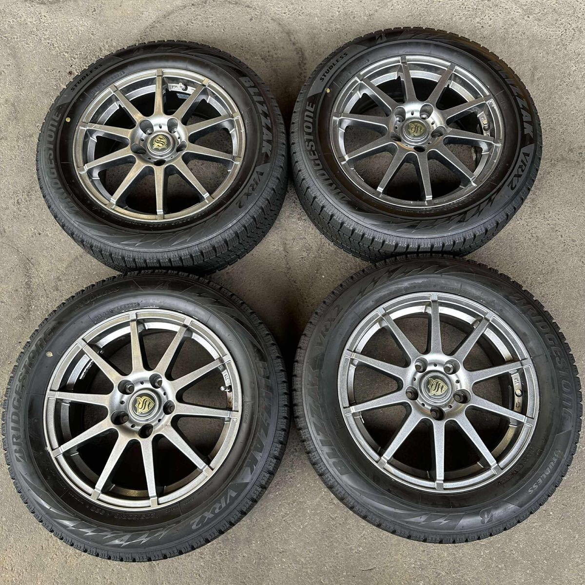 【6938 】バランスを調整済み 205/60R16 4本セット冬タイヤ ブリヂストンブリザックVRX3【2022年】ホイール 16x6.5J PCD114.3 ハブ73mm 穴5拍卖