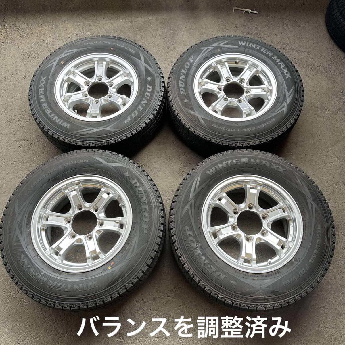 【6656】★ 【送料無料】 195/80R15 107/105L LT 4本セット冬タイヤ ダンロップウィンターマックス SV01 2023年 ホイール 15x6J ハブ34 穴6拍卖