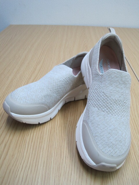 8099 SKECHERS スケッチャーズ レディース カジュアル サイズ 23.5 ベージュ Arch Fit アーチフット拍卖