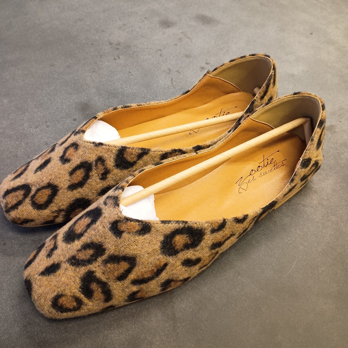 新品 スクエアトゥ Vカットバブーシュ レオパード LLサイズ 111拍卖