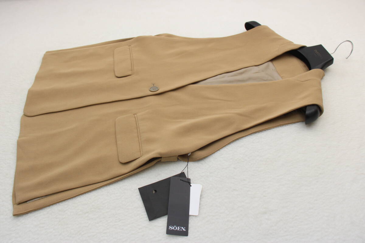 7005 新品タグ付き SOEN サイドベルトデザインベスト ベージュ40 定価¥28,600税込み拍卖