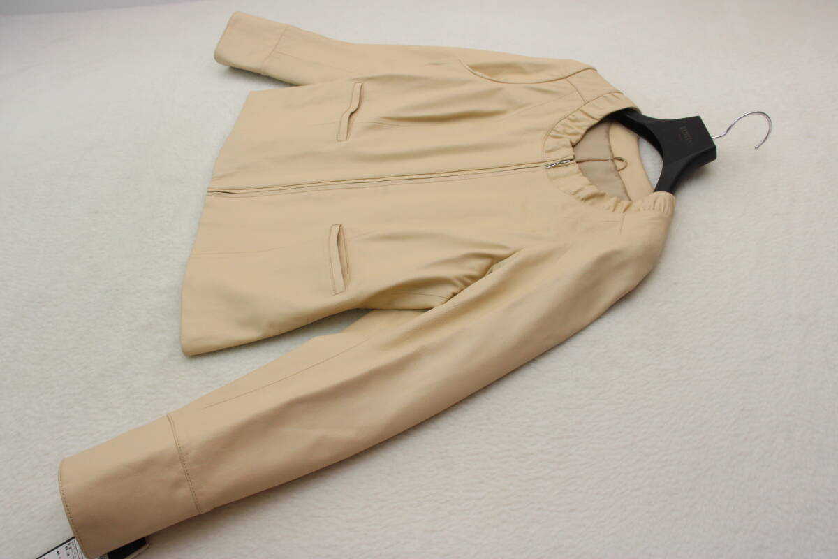 5686 新品タグ付き 高級羊革レザーノーカラーZIPジャケット ベージュ15号 定価¥59,000+税拍卖