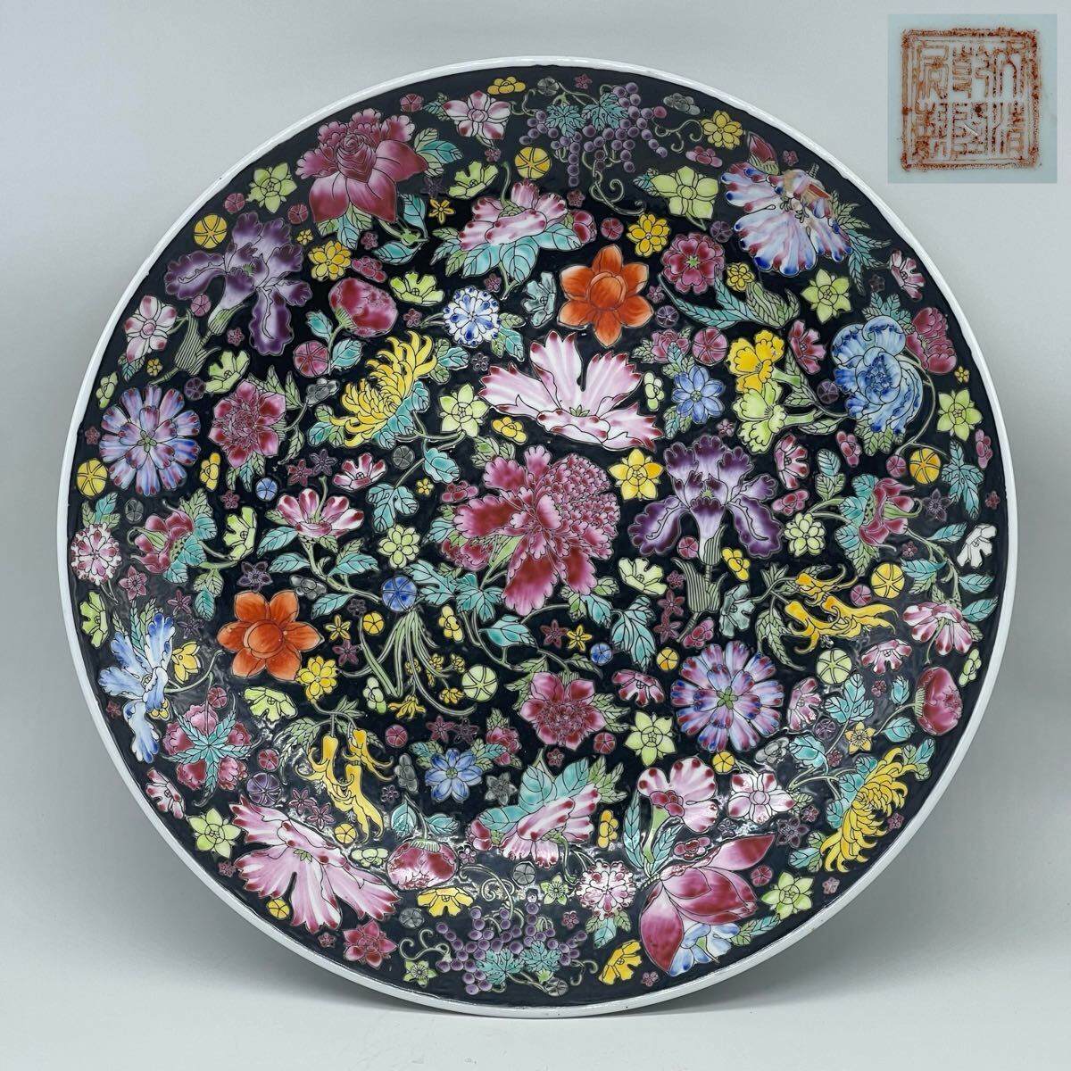 蔵出 時代 大清乾隆年製 在銘 黒地 粉彩 万華 大皿 飾皿 中国美術 色絵 唐物拍卖