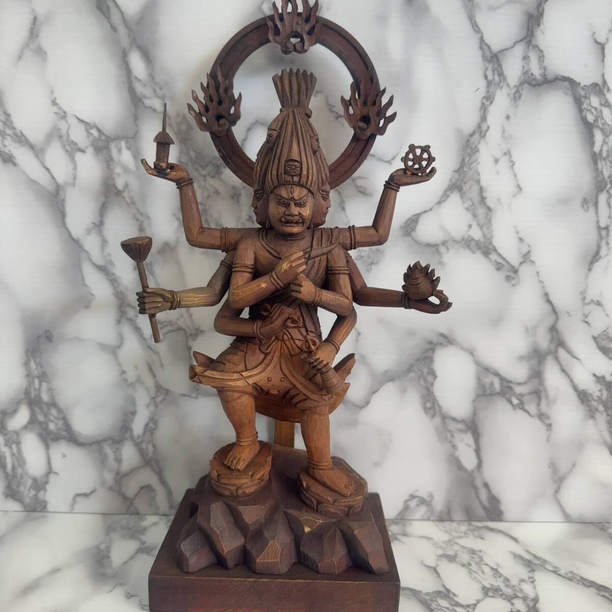 【S1117】木彫り像 金剛夜叉明王 こんごうやしゃみょうおう 三面六臂 約335.0g コレクション拍卖