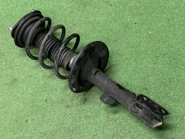 ノア DBA-ZRR75G 右Fストラット 48510-80370拍卖