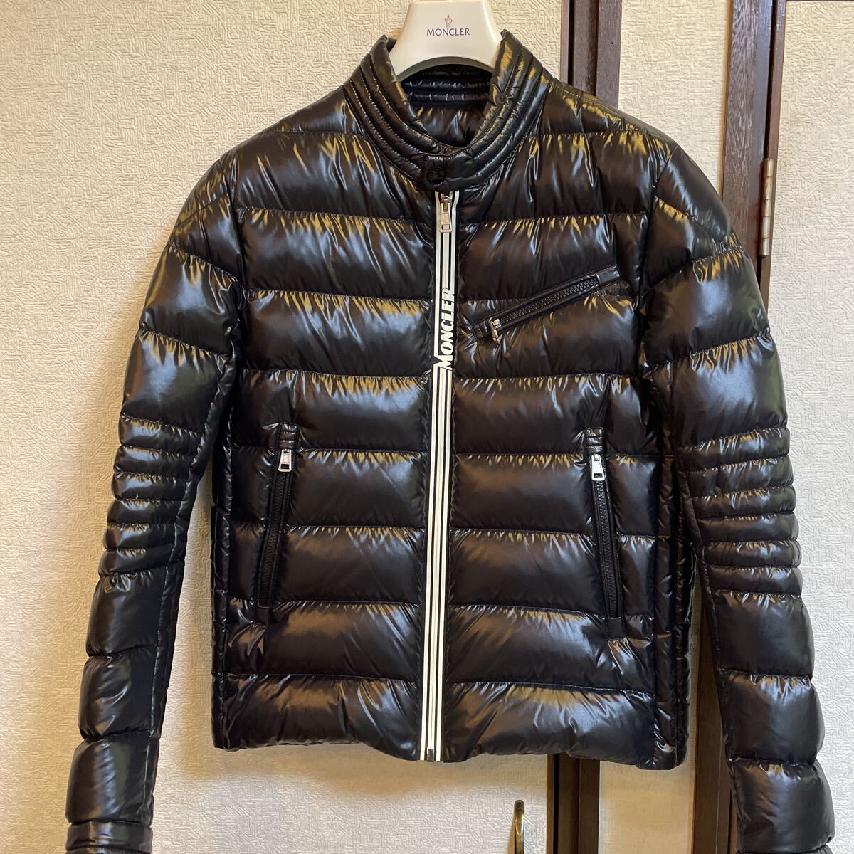 美品 21年モデル MONCLER モンクレール CAROUX ブラック サイズ2 M ライダース ダウンジャケット MA1拍卖