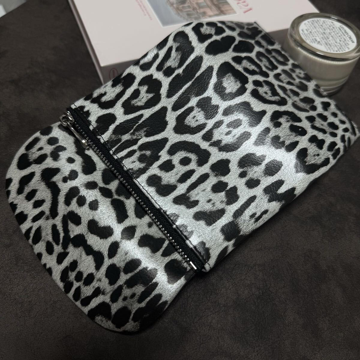 新作品 マグネット式 イタリアンレザー 牛革/本革 三つ折り財布 人気商品 ヒョウ柄 コンパクト 人気拍卖