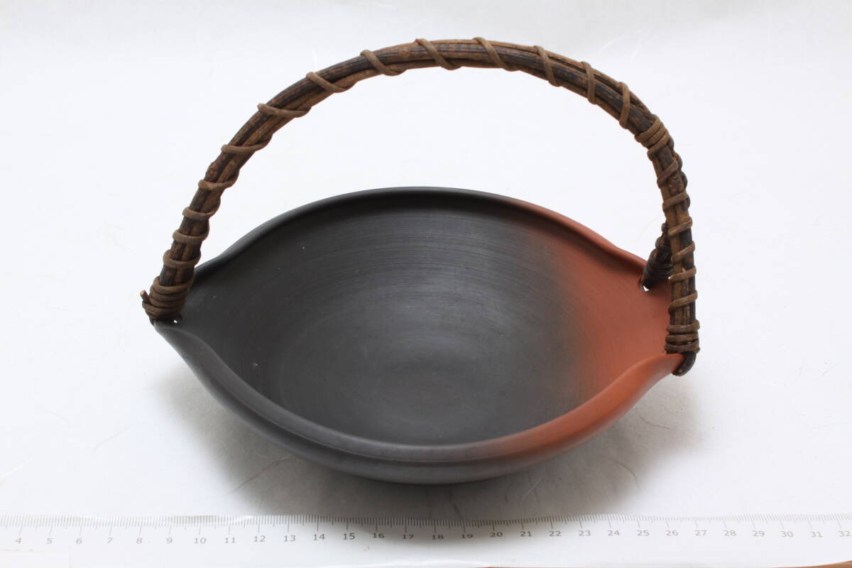 3822 新品使用 伊藤成二 ( 甚秋 )朱泥 窯変 黒泥還元 蔦取手 器 水盤 菓子器拍卖
