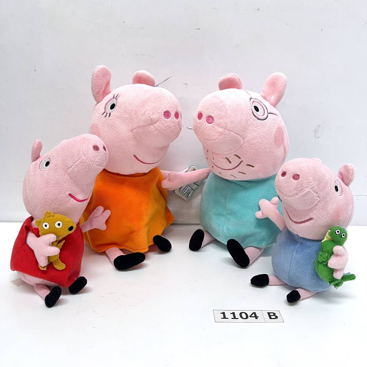 (志)ペッパピッグ ぬいぐるみ 4点セット おまとめ george pig ジョージ ペッパ マミー ダディ 人形 マスコット 検索) テレ東 (o)1104B拍卖