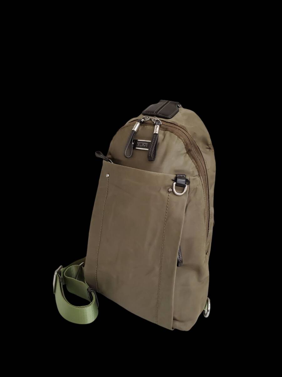 TUMI トゥミ ワンショルダー ボディバッグ ナイロン カーキ―色 スリング 拍卖