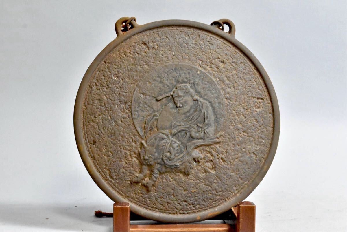 【英】A1218 時代 鉄地人物紋掛飾 H34㎝ 中国美術 仏教美術 朝鮮 鏡 彫刻 レリーフ 置物 骨董品 美術品 古美術 時代品 拍卖