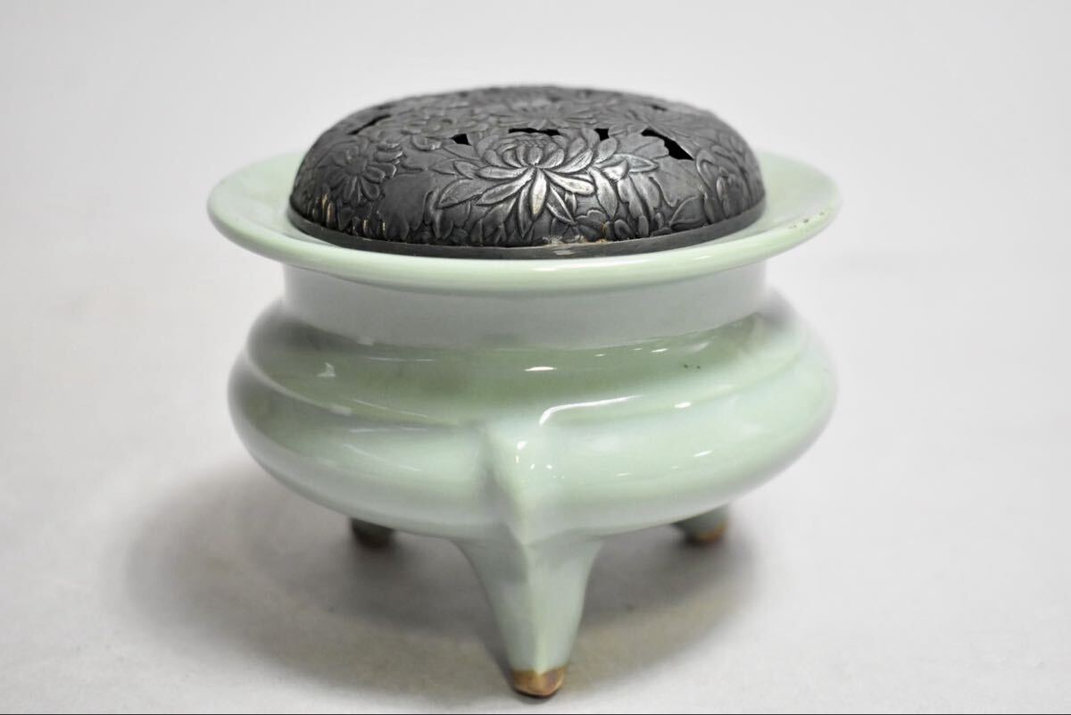 【英】A1334 諏訪蘇山 青磁三足香炉 日本美術 香道具 香爐 青瓷 銀火舎 骨董品 美術品 古美術 時代品 gy拍卖