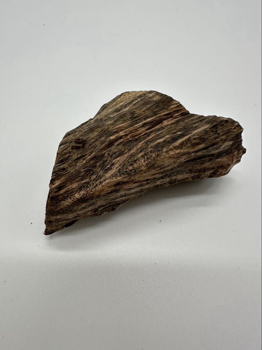 【特上】 高品質 ベトナム産 泥 沈香 16.5g /香木 伽羅 シャム 香道具 仏具 古美術 工芸品拍卖