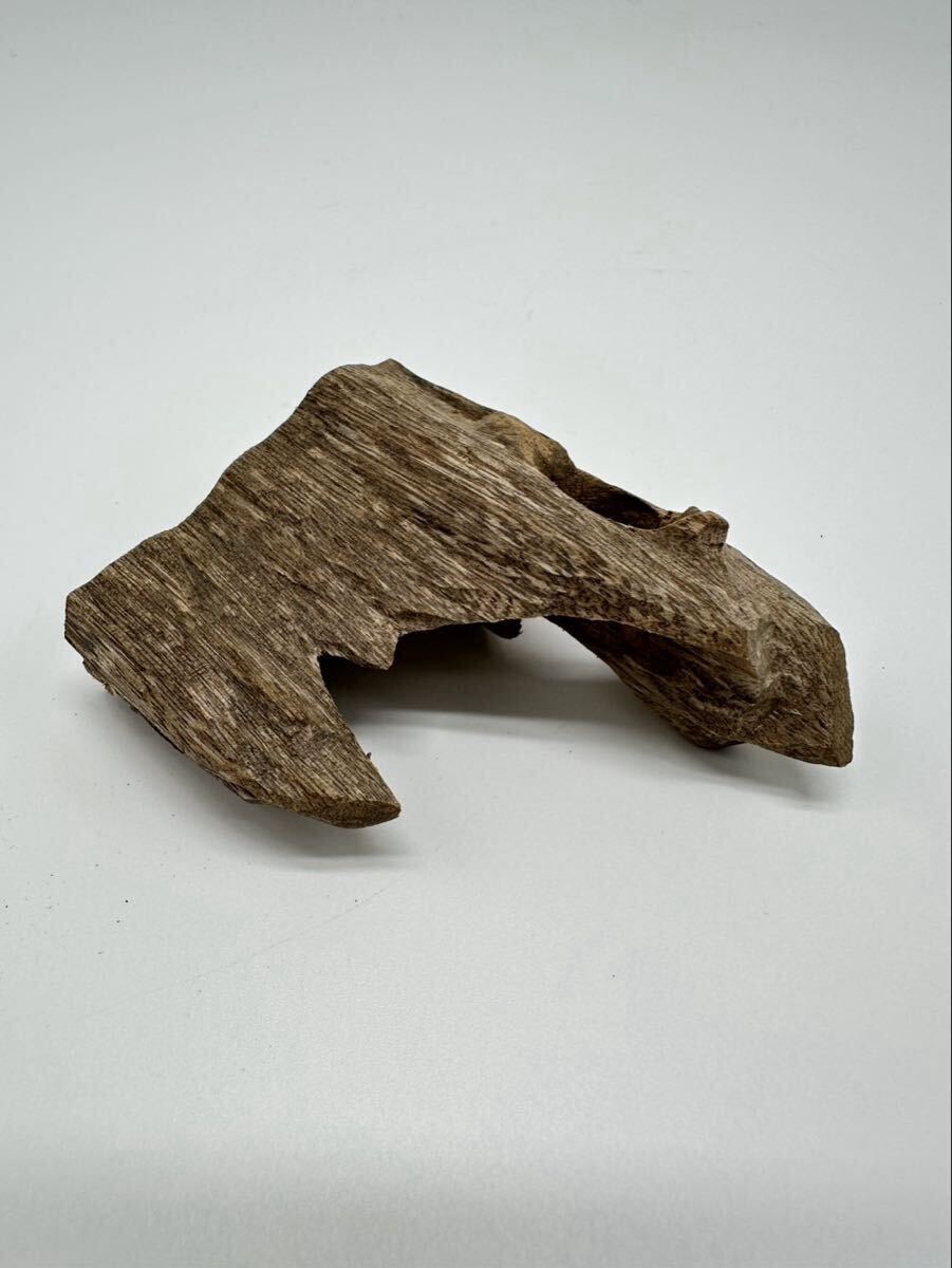 ベトナム産 沈香 22.1g /香木 伽羅 シャム 香道具 仏具 古美術 工芸品拍卖