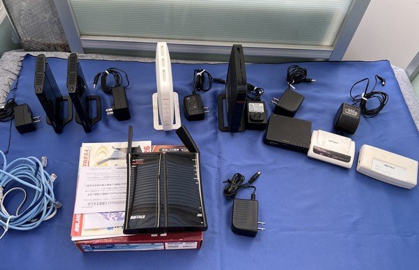 ☆【 BAFFALO / バッファロー 無線LANブロードバンドルーター5個セット スイッチングハブ3個おまけ付 】Q11148拍卖