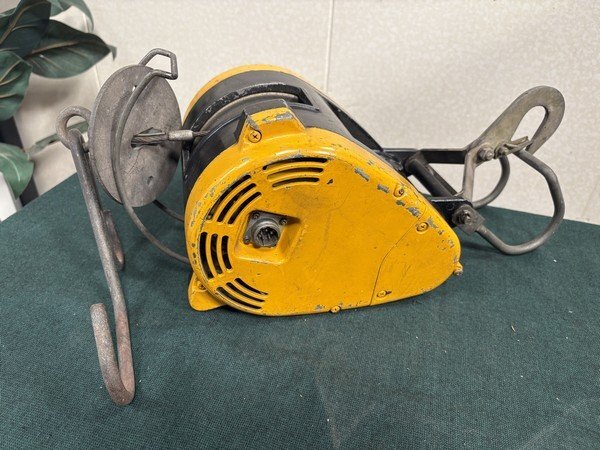 §【RYOBI リョービ 小型ウインチ WI-60 最大荷重60kg 100V 50/60Hz 揚程15m 現場作業 電動工具】Q11162拍卖