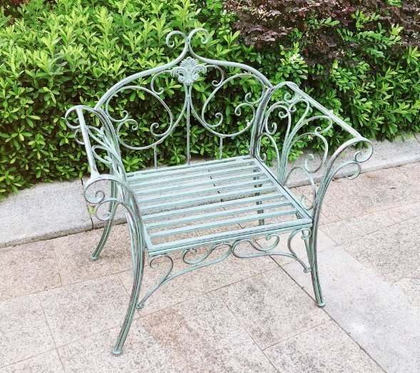 高級 ガーデンベンチ レトロなテラステーブル 椅子ンティークガーデンベンチメタルパークベンチ 鉄耐候性/簡単な組み立て 83×90×47cm拍卖
