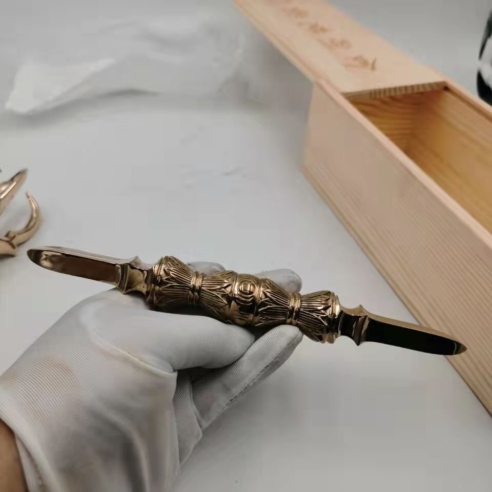 最新作 「密教法具 寺院用仏具」極上品 真言宗 独鈷杵 真鍮製磨き仕上げ 長さ 22cm拍卖