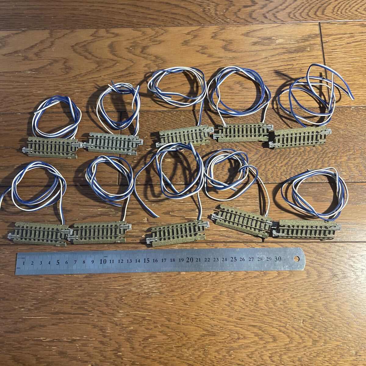 KATO 線路 フィーダー線路(62ミリ)コネクター無し加工品(コード長さ約750ミリ程度)10本 ジャンク品 汚れキズあり その1(※R)拍卖