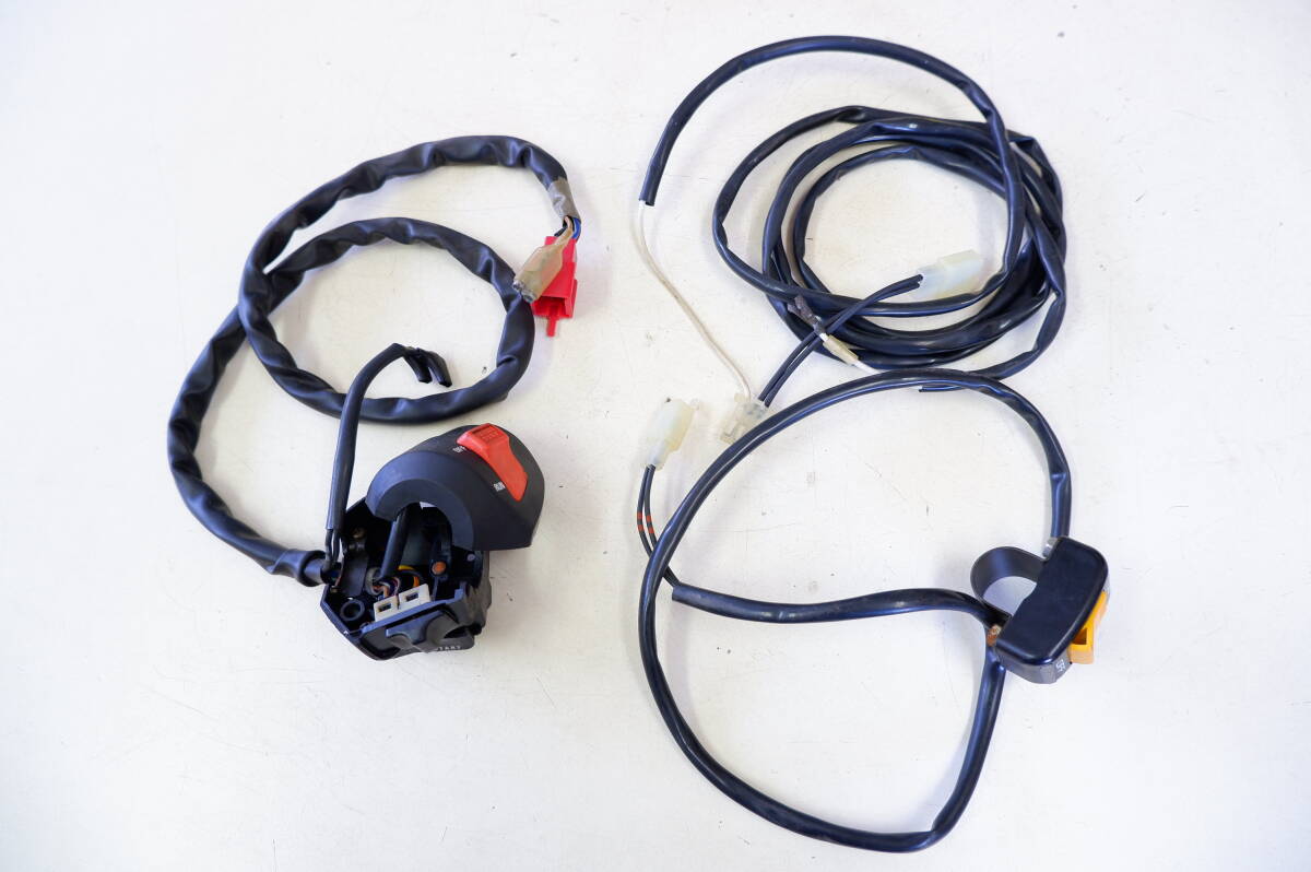 CB400SF ハンドルスイッチ「右」 51029-89拍卖