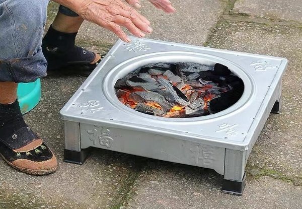 火鉢木炭火鉢焼きストーブ暖房火鉢暖炉焼きストーブ野外バーベキュー拍卖