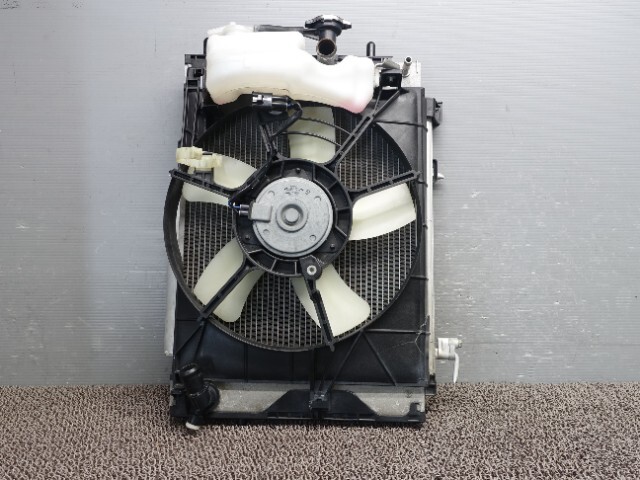 9317 ダイハツ ウェイク LA700S ラジエーター コンデンサー/ファン付拍卖