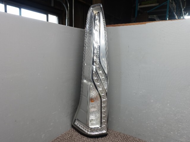 9333 ニッサン セレナ 後期 HFC26 テールランプ左 テールライト左 220-23682拍卖