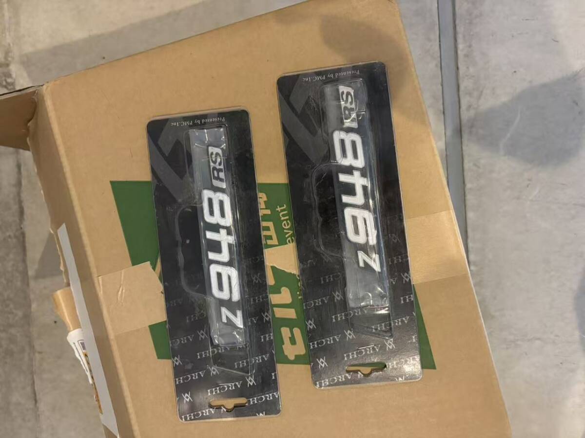 新品未使用 PMC 948サイドカバーエンブレム 2個セット Z900RS 189-1031拍卖