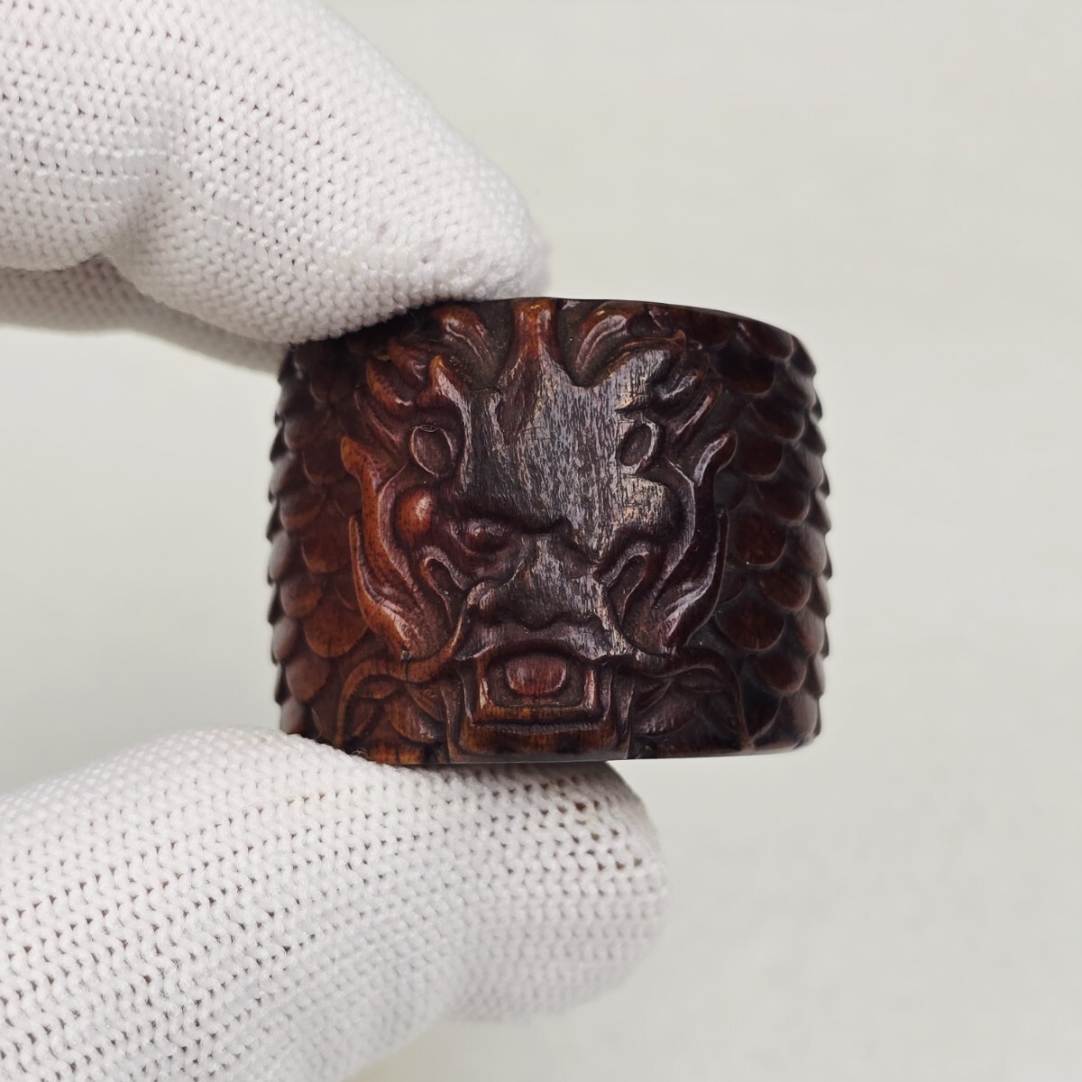 骨董品 本骨材 細工手彫 錦鱗龍紋 指輪 根付 装身具 美品 激安拍卖