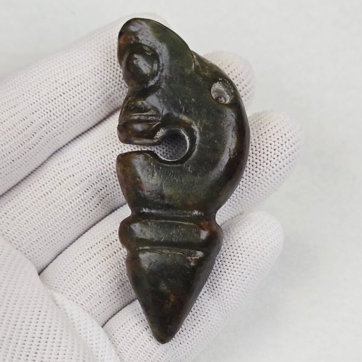 レア 上古石器 河磨玉 手彫り 紅山文化 玉豚龍 矢印形 根付 巫観石器 玉礼器拍卖