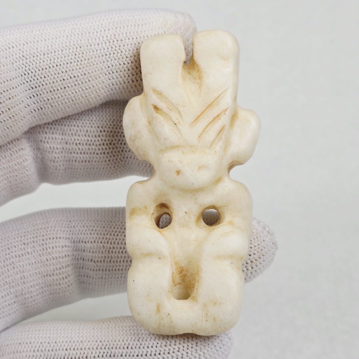 中国古美術 高古石器 漢白玉 手彫 太陽神像 根付 玉佩 希少拍卖