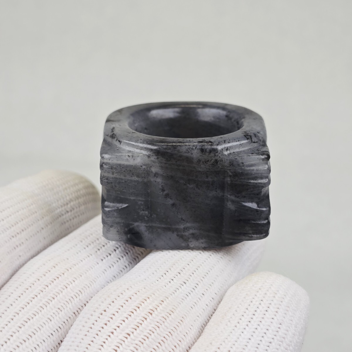 超美品 古石器 天然氷透青花古玉 手彫 弦紋 玉琮 根付 置物 玉礼器 激安拍卖