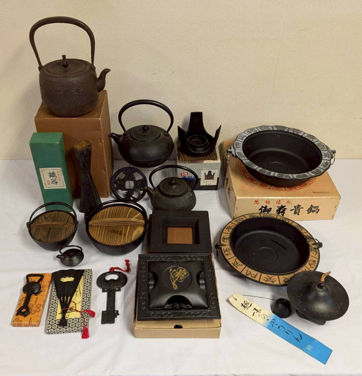 鉄器 まとめ セット 南部鉄器 鉄瓶 鉄瓶 急須 灰皿 茶道具 風鈴 すき焼き鍋 花器 鍋 和食器 盛栄堂 照光堂 鳳文堂 イシガキ 骨董 金属工芸拍卖