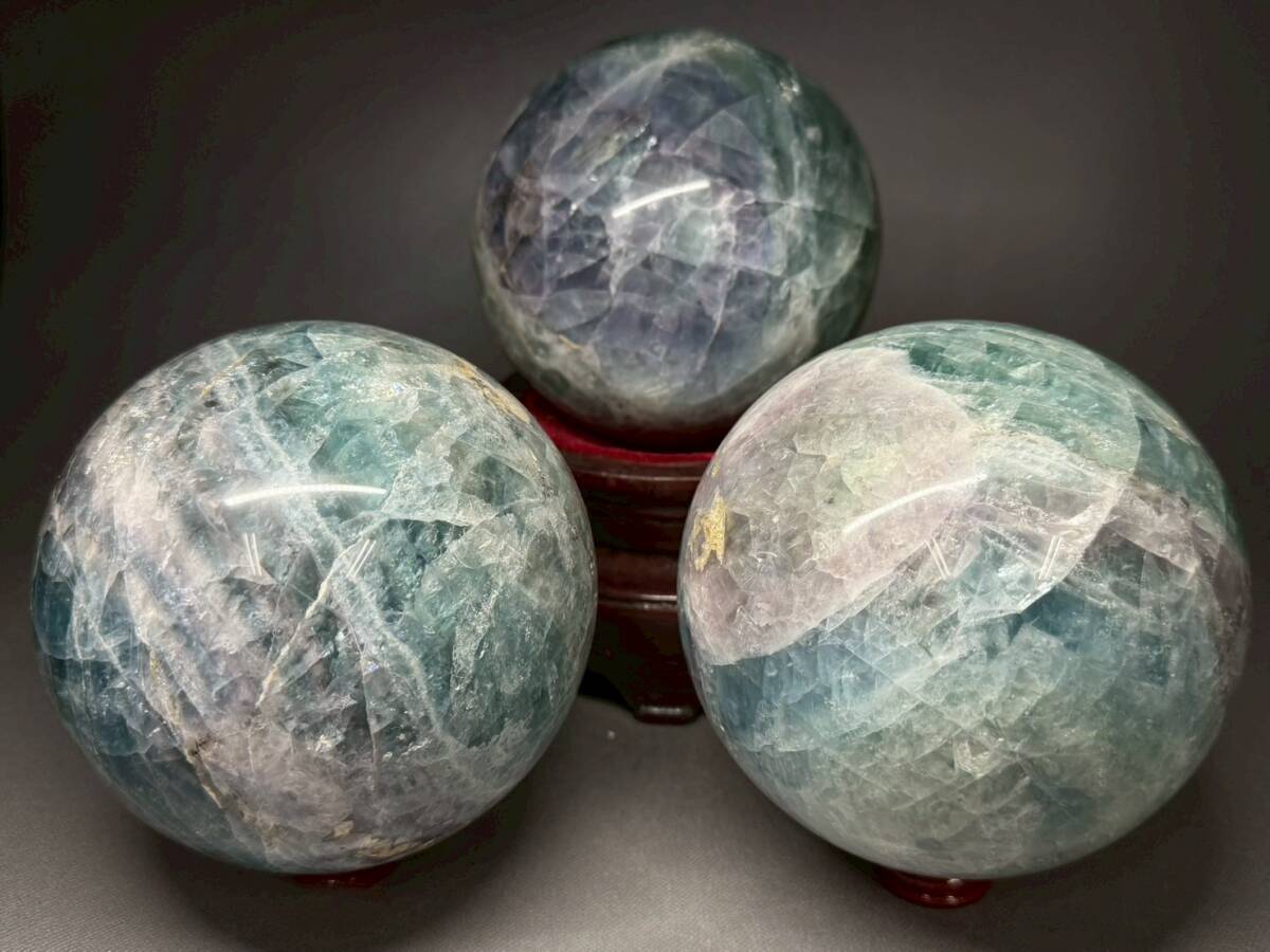 稀少 大玉 直径約11.5㎝ 3珠セット 高透過 多色 フローライト スフィア 原石 置物 ヒーリングストーン 風水 パワーストーン 天然石 蛍石 拍卖