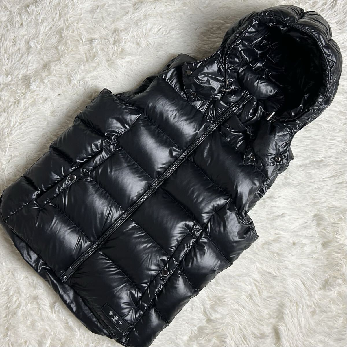 極美品 高級 TATRAS タトラス ダウンベスト ポセイドーネ ワッペンロゴ アウター フード付き 01 S ブラック 黒 メンズ MTA19A4564拍卖