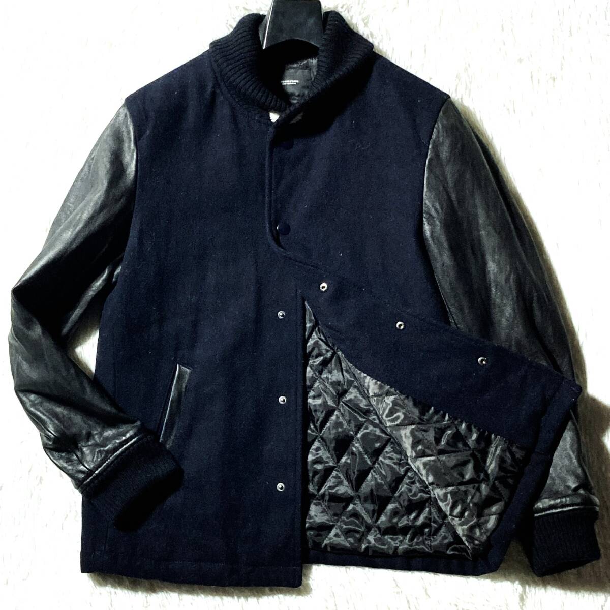 ナノユニバース★美ライン&高級★羊革レザー袖 メルトン切替スタジャン サーモライト中綿 裏キルティング ダーク色バイカラー 紺×黒 M拍卖