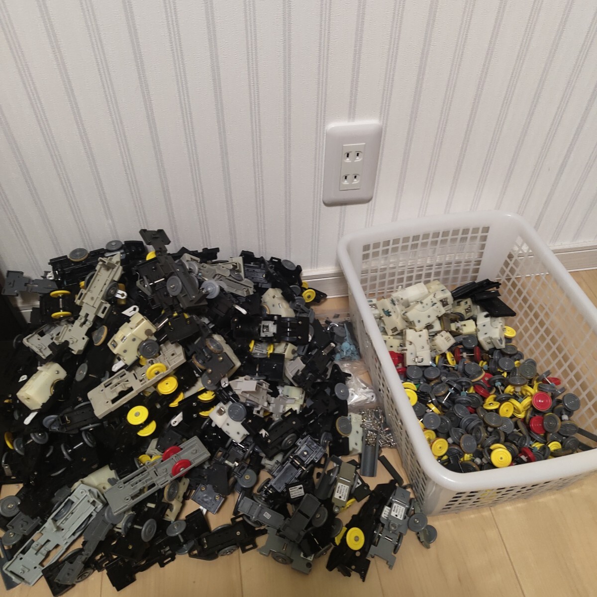 プラレール ジャンク品 部品 パーツ 修理 シャーシ タイヤ モーターユニット ネジ ビス ギア まとめ 大量 セット拍卖