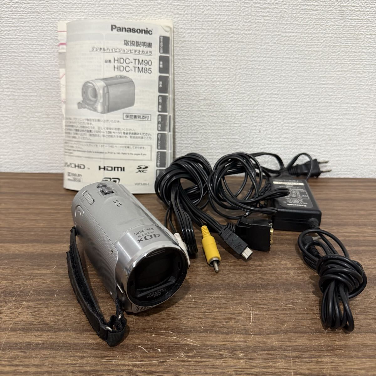 OYF779 Panasonic パナソニック デジタルハイビジョンビデオカメラ HDC-TM85 2011年製 シルバー 簡易動作確認済み 現状品拍卖