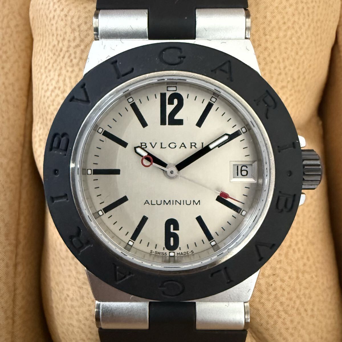 OYX14【BVLGARI】ブルガリ アルミニウム AL32TA アイボリー文字盤 アルミニウム/ラバー クオーツ 腕時計 拍卖