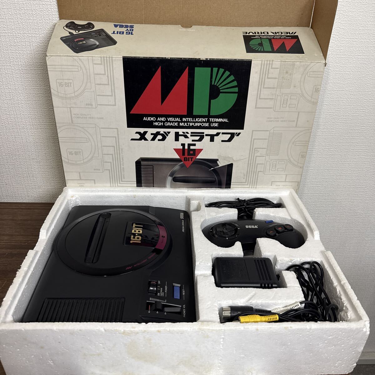 OYX28【本体美品★】 SEGA セガ メガドライブ HAA-2510 MEGA DRIVE コントローラー拍卖