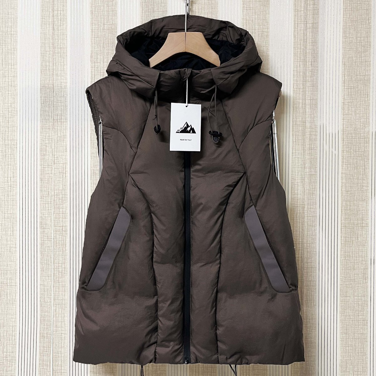 ダウンベスト イタリア製造 ダックダウン90% 防寒対策 暖かい ふわふわ ソフト フード付き 袖なし アウター カジュアル 冬服 SIZE:2XL拍卖