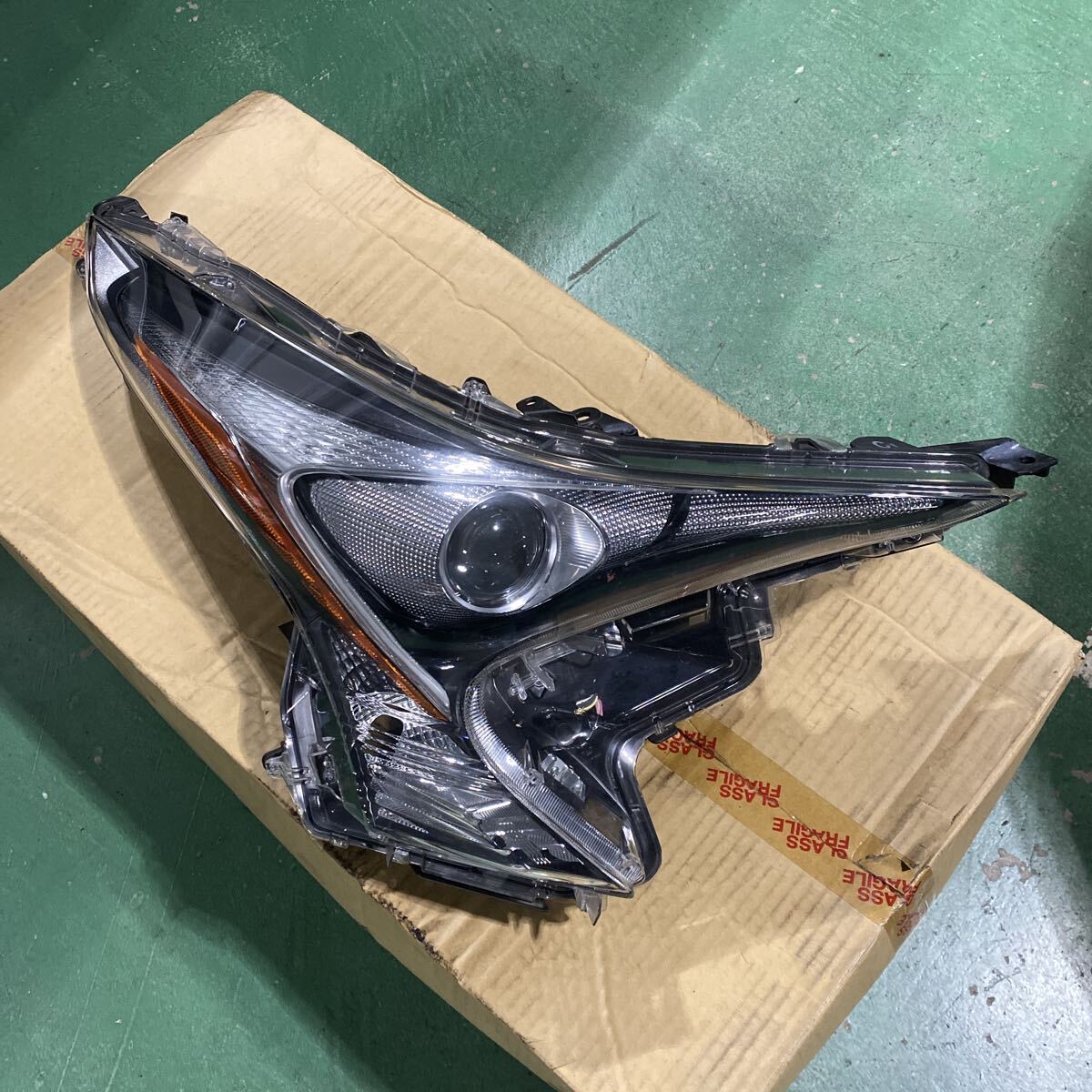 50プリウス純正ヘッドライト 右 コイト プリウス 50 51拍卖